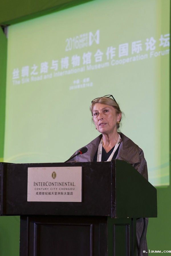 国际博协主席苏埃•阿克索伊做主旨演讲